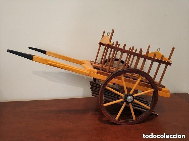 Arte: Bonito carro de madera artesanal, mide 53 cm