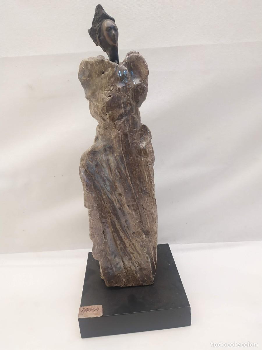 Art: Escultura. Teresa Girones. Cer&aacute;mica y bronce. 36cm