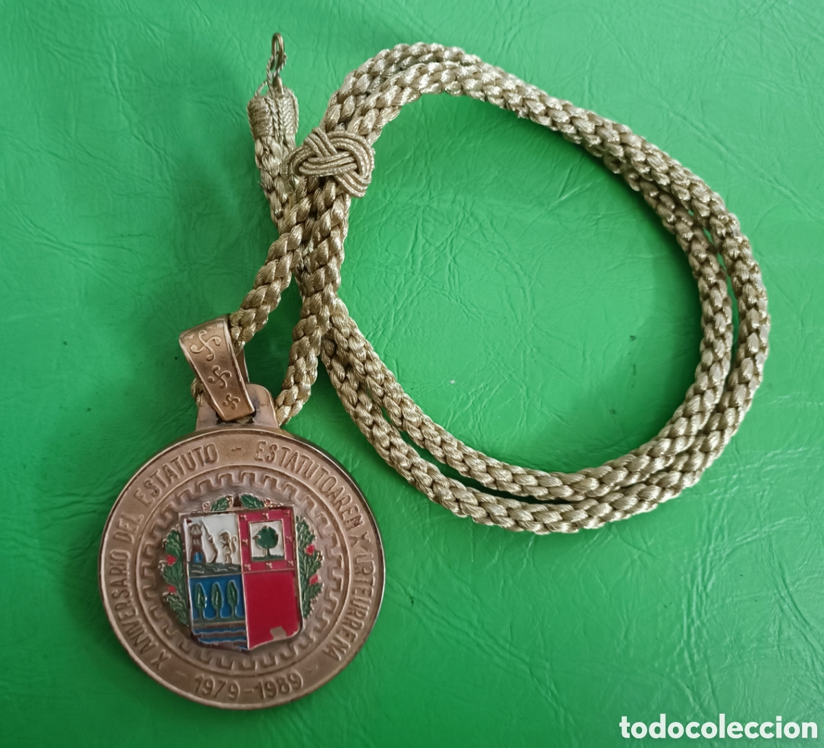 Arte: Medalla Estatuto Vasco bronce y esmalte