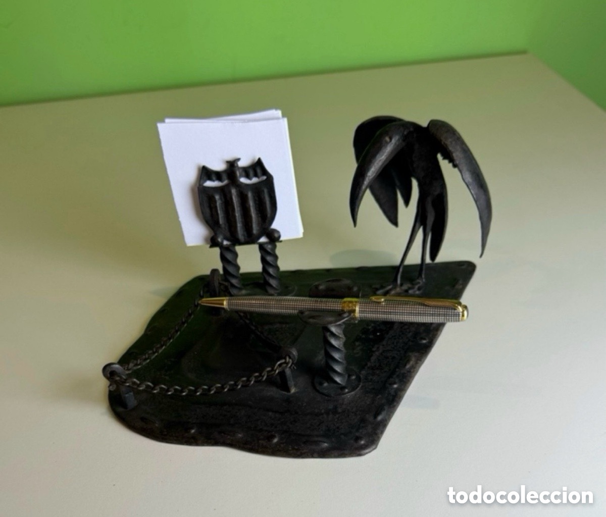 Art: Curiosa escultura de hierro y papel de hierro forjado. Ver las fotos.