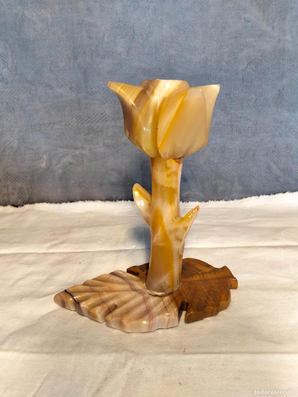 Arte: Figura escultura de piedra mineral marr&oacute;n beige amarilla flor, rosa sobre hoja sujeta-velas