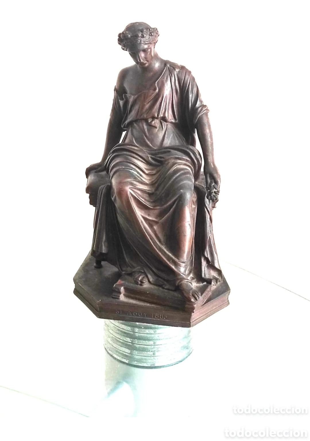 Kunst: Escultura de bronce que representa a una mujer sentada, marca de la fundici&oacute;n Barbedienne, siglo XIX