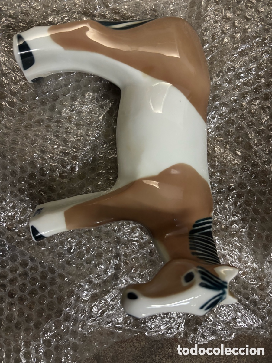 Arte: Figura ceramica do castro Caballo Sargadelos