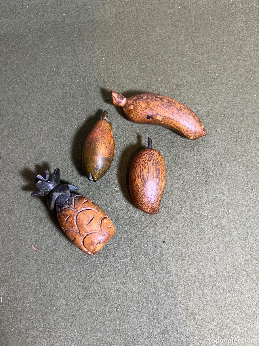 Arte: Lote 4 frutas miniatura de madera tallada artesanal &ndash; Pi&ntilde;a, pl&aacute;tano, pera y fruta tropical vintage
