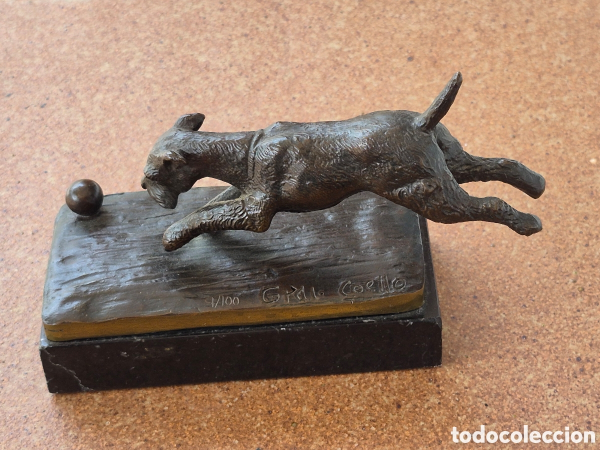 Arte: Coello, perro en bronce