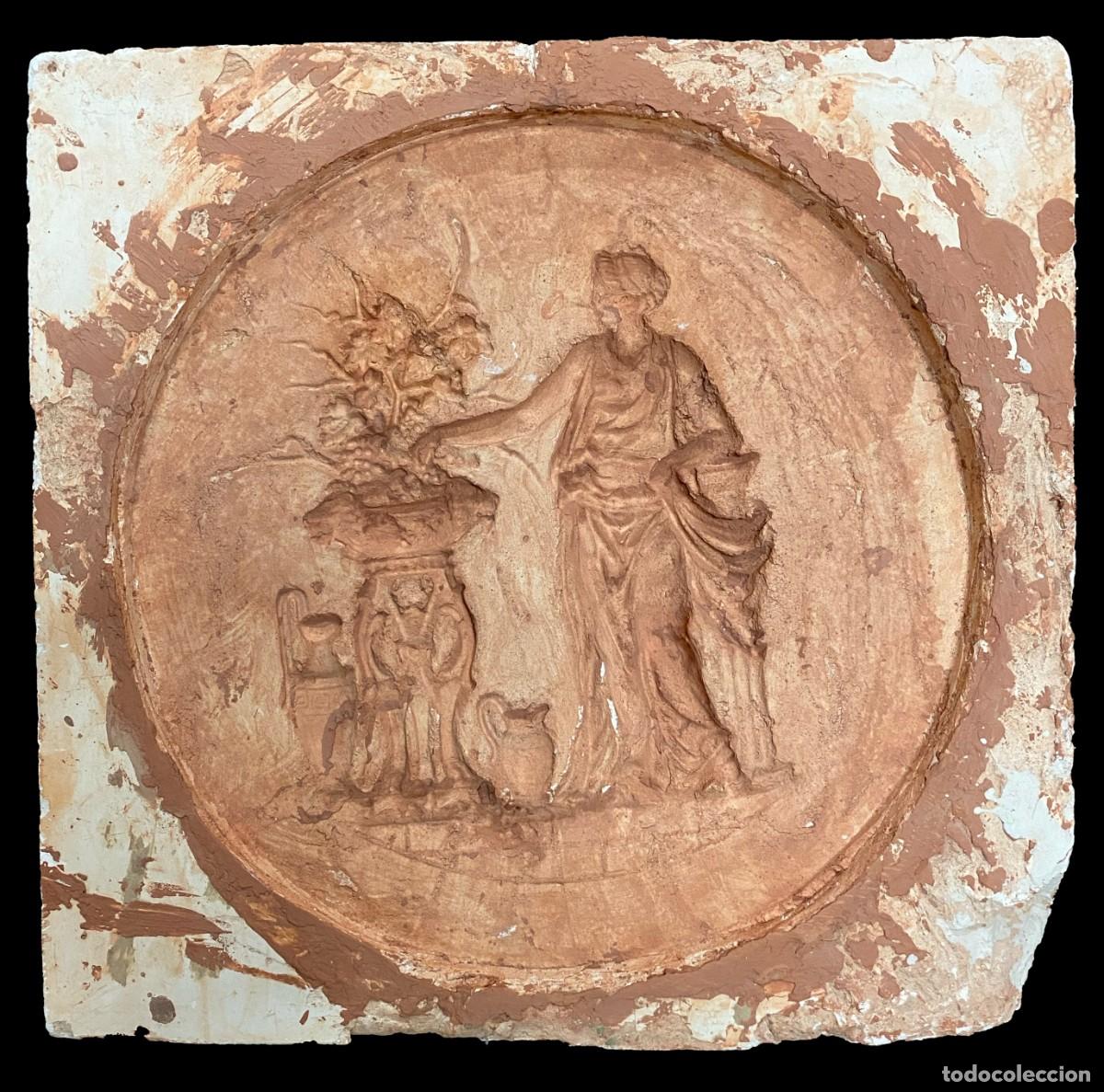 Arte: Sntiguo molde de escayola para hacer terracota, barro. Escena mitol&oacute;gica. 41x40x4