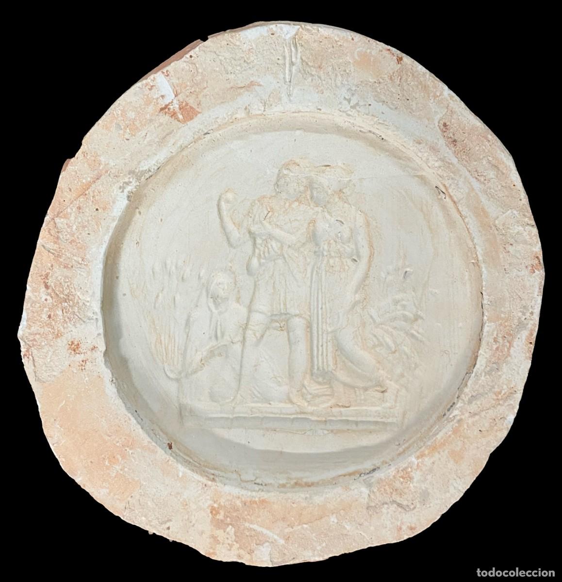 Arte: Antiguo molde de escayola para hacer barro, porcelana o terracota. Medall&oacute;n con escena mitol&oacute;gica.