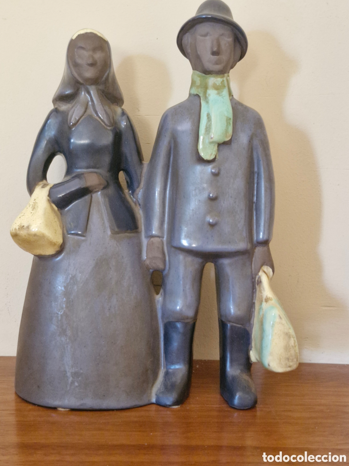 Arte: ESTATUA DAMA Y CABALLERO DE CER&Aacute;MICA VIDRIADA POLICROMADA DE ELSI BOURELIUS PARA JIE GANTOFTA SWEDEN