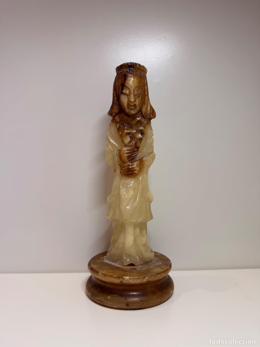 Arte: Figura Oriental Piedra Alabastro Tallado con Base