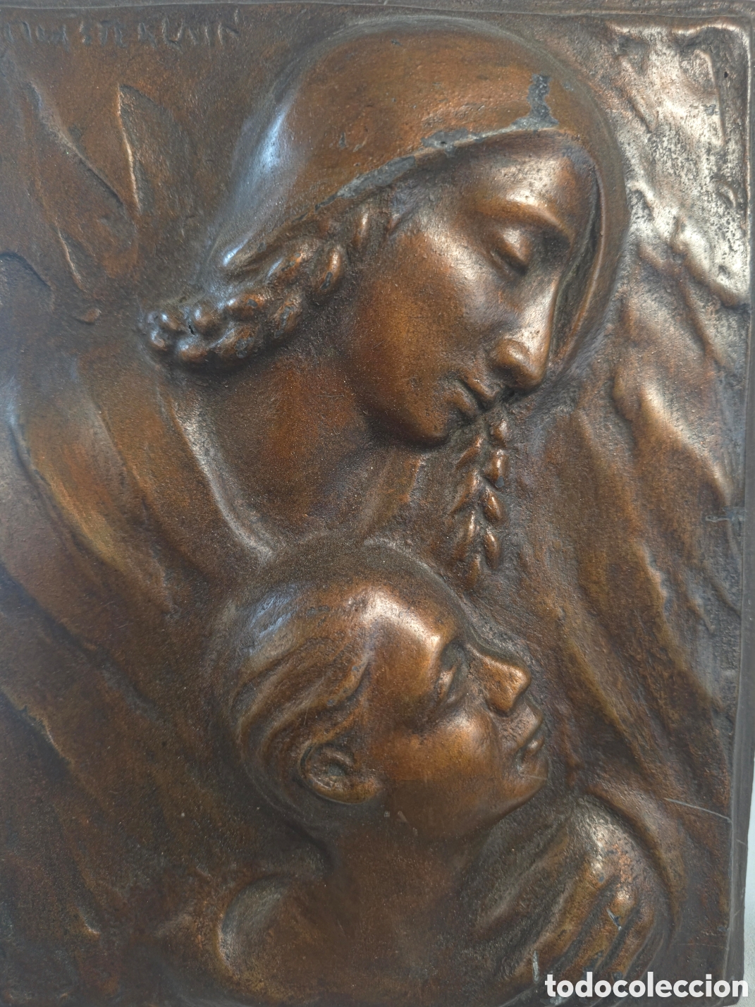 Arte: Bajorelieve de la Maternidad Art dec&oacute; por Georges Wasterlain
