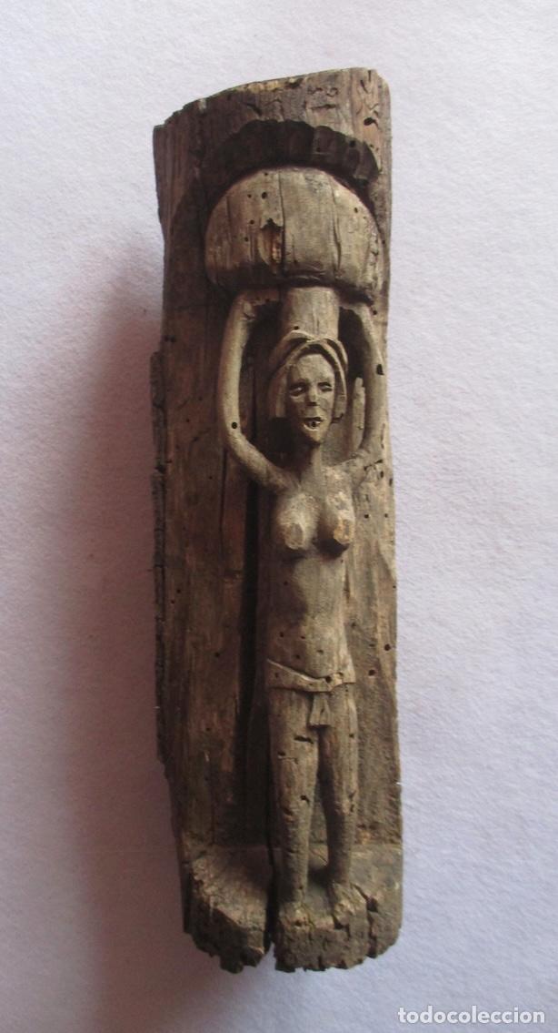 Arte: TALLA DE MADERA - BAJO RELIEVE SOBRE TRONCO