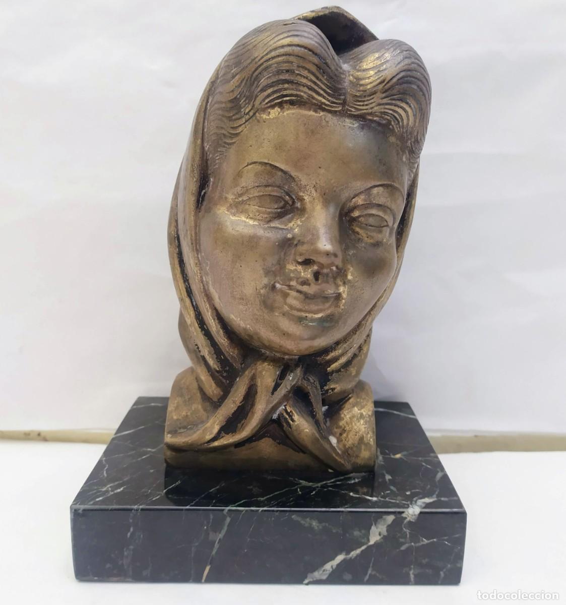 Art: Escultura de una joven en bronce. Con base de m&aacute;rmol.