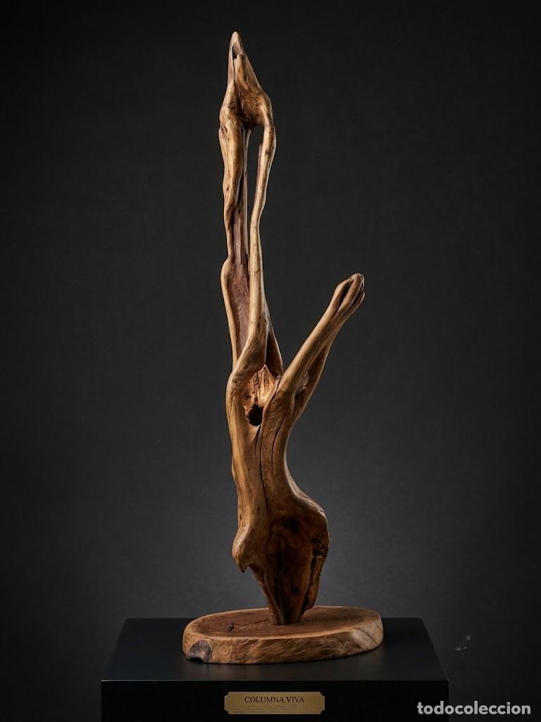 Arte: Escultura en madera llamada &rdquo;Columna Viva&rdquo;