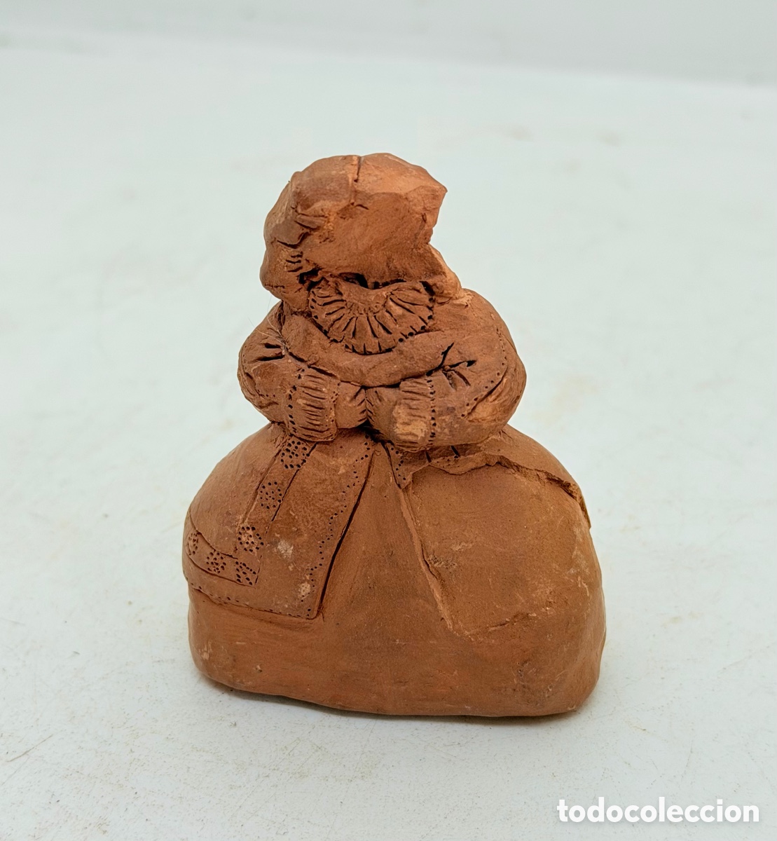 Arte: Escultura Menina de Barro
