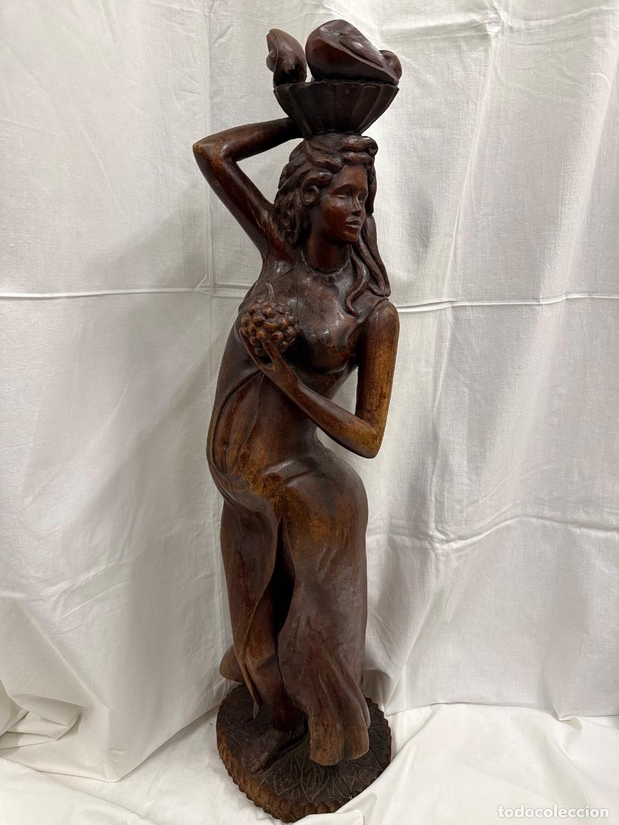 Arte: Magnifica escultura de mujer balinesa en talla de madera. Mid Century Folk Art. Gran tama&ntilde;o 82cms.