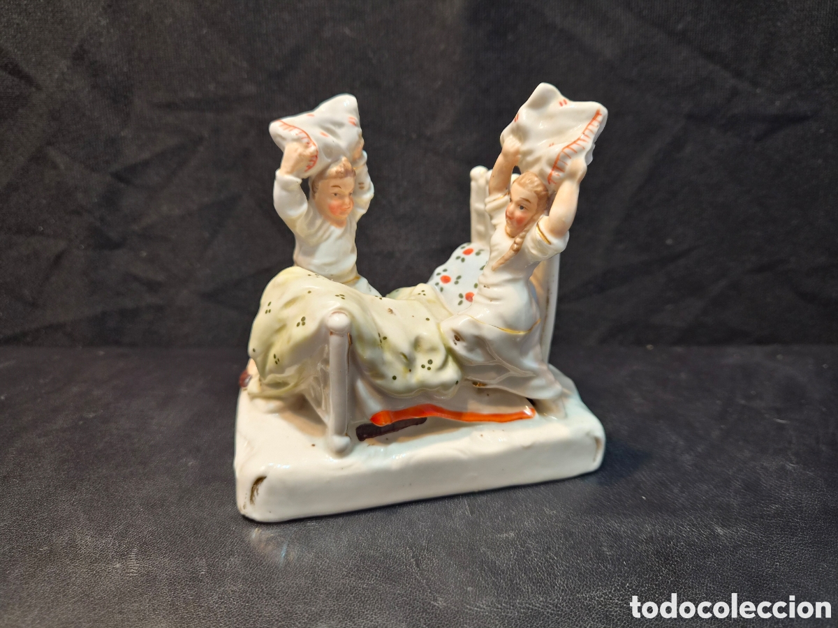 Arte: Antigua Fairing &rdquo;Pillow Fight&rdquo; Conta & Boehme Alemania c.1880 Porcelana Victoriana