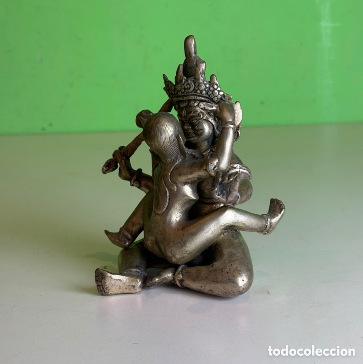Arte: Antigua escultura hind&uacute; de bronce plateado &ndash; Consorte de Shiva &ndash; India &ndash; 13X13 cm