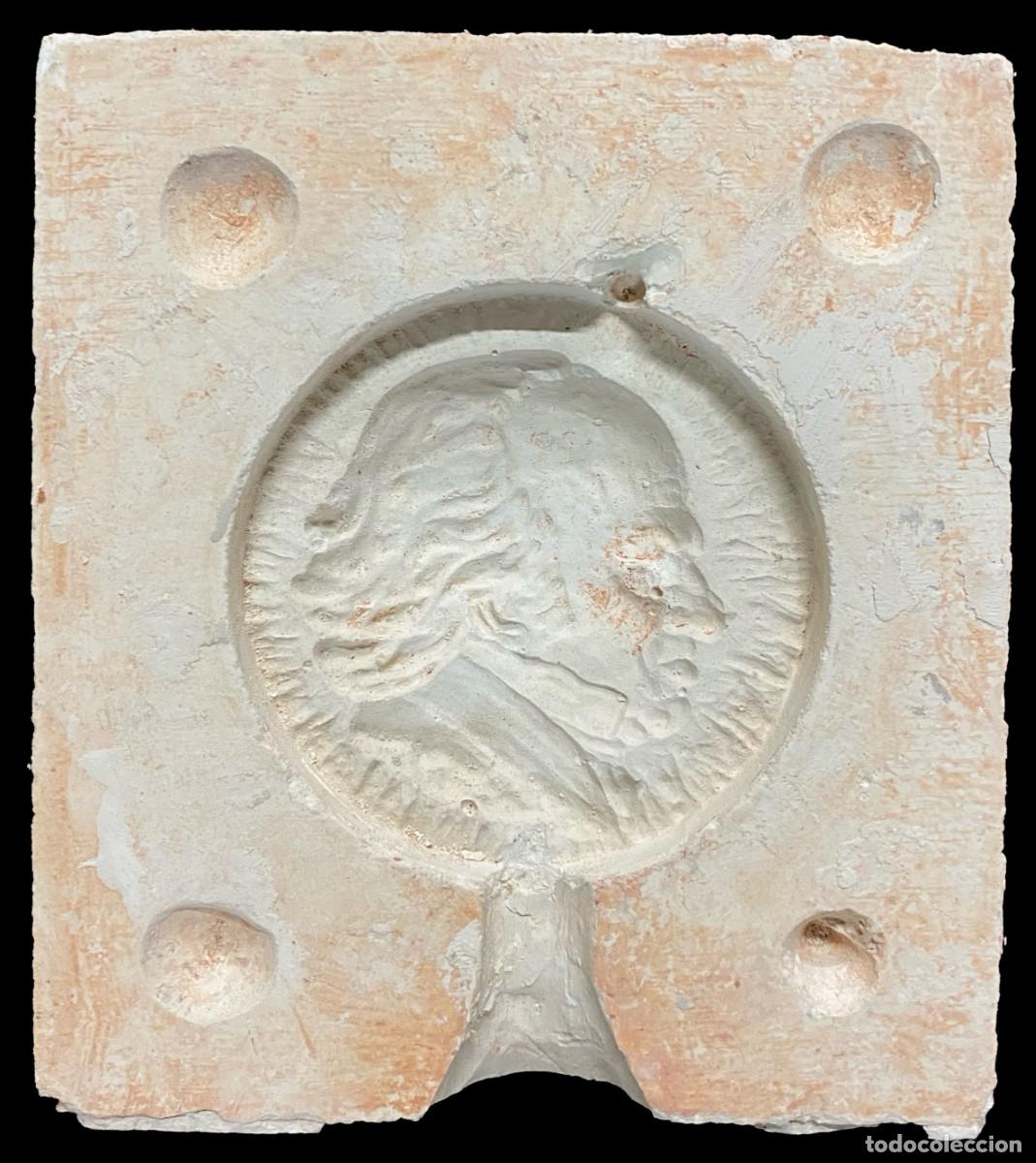 Arte: Antiguo molde de escayola para hacer barro, porcelana o terracota. Cabeza de Goya. 13x11x3
