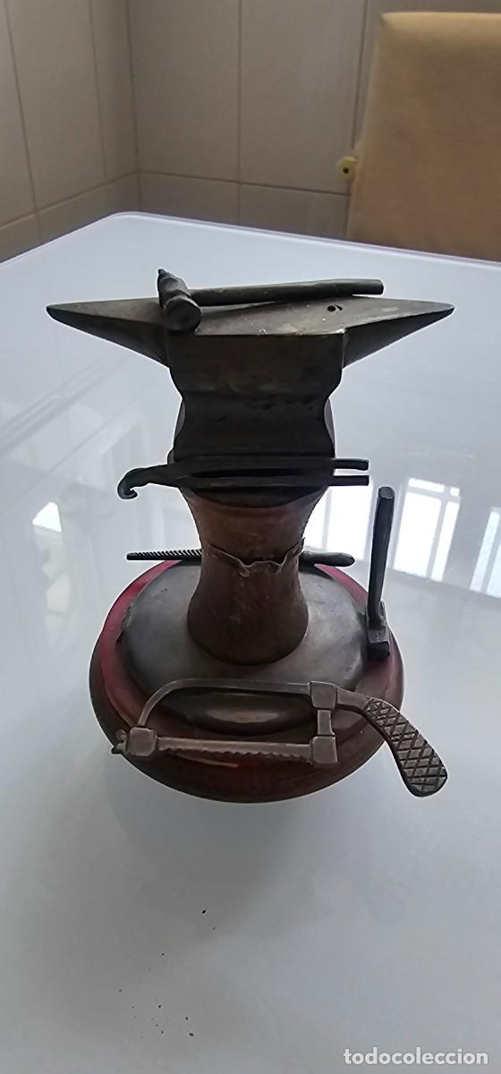 Arte: Preciosa escultura miniatura yunque herrero con herramientas metal o plata