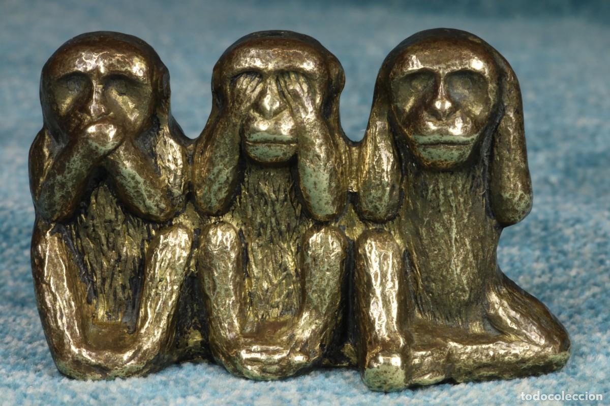 Arte: Escultura tres monos sabios. Firmada Peethoe. Sculpture of three wise monkeys. Signed Peethoe.