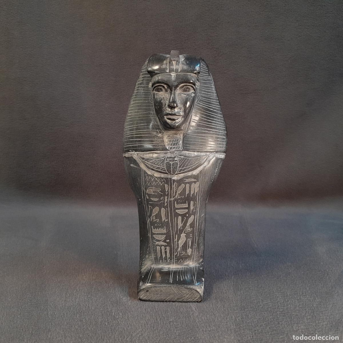 Arte: FIGURA USHABTI O SARC&Oacute;FAGO FUNERARIO EN PIEDRA NEGRA. SIGLO XX.