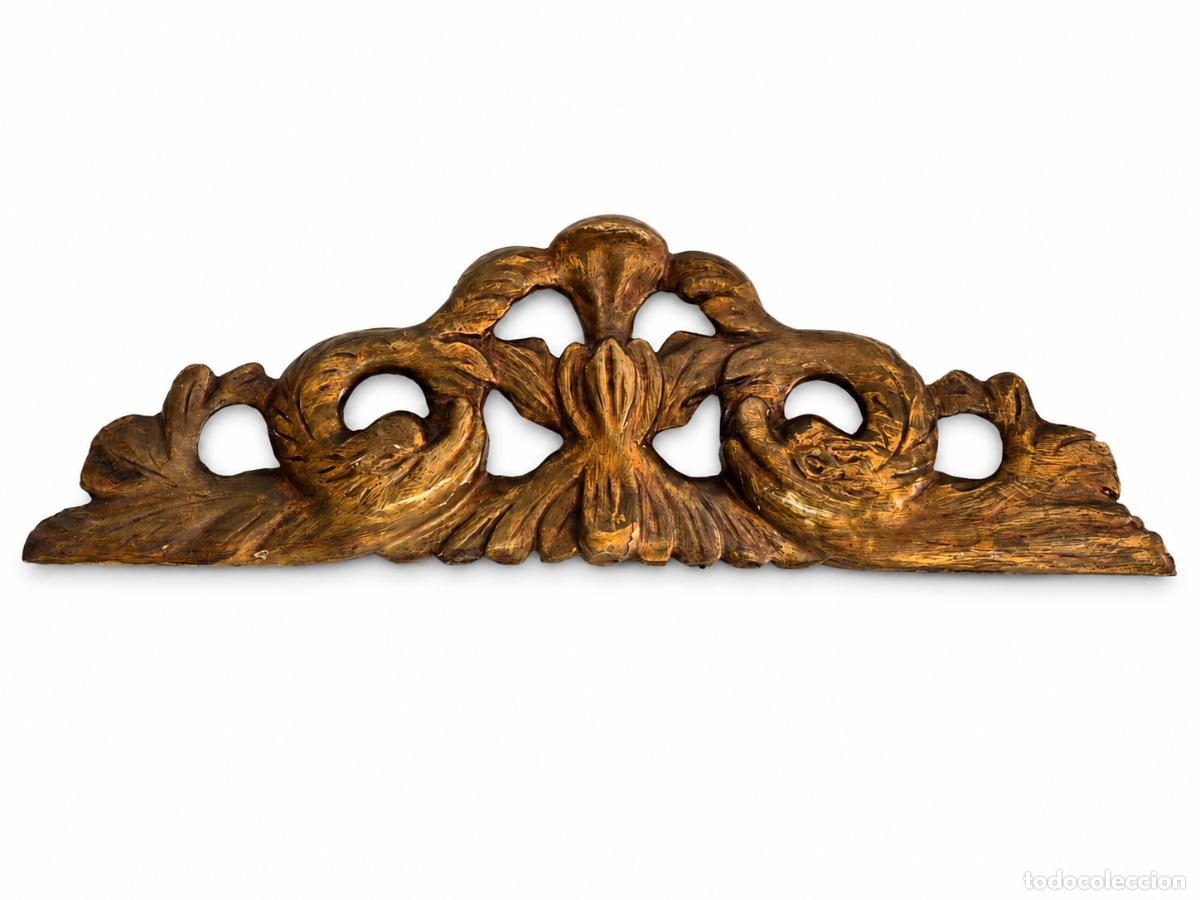 Arte: Antiguo Remate, Copete Isabelina - Talla de Madera Dorada en Pan de Oro - S. XIX