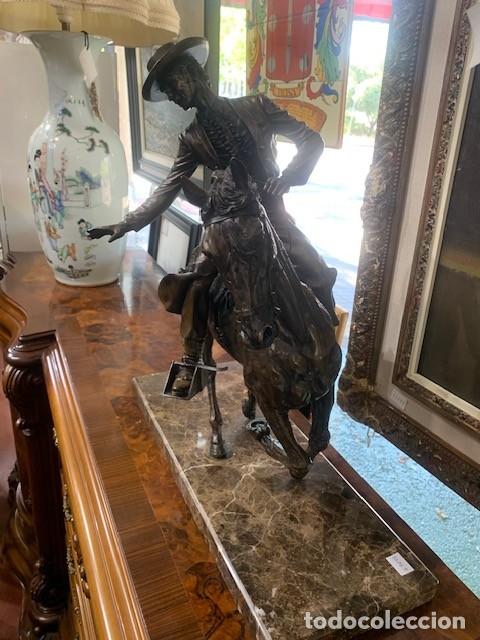 Arte: Figura jinete andaluz a caballo firmada