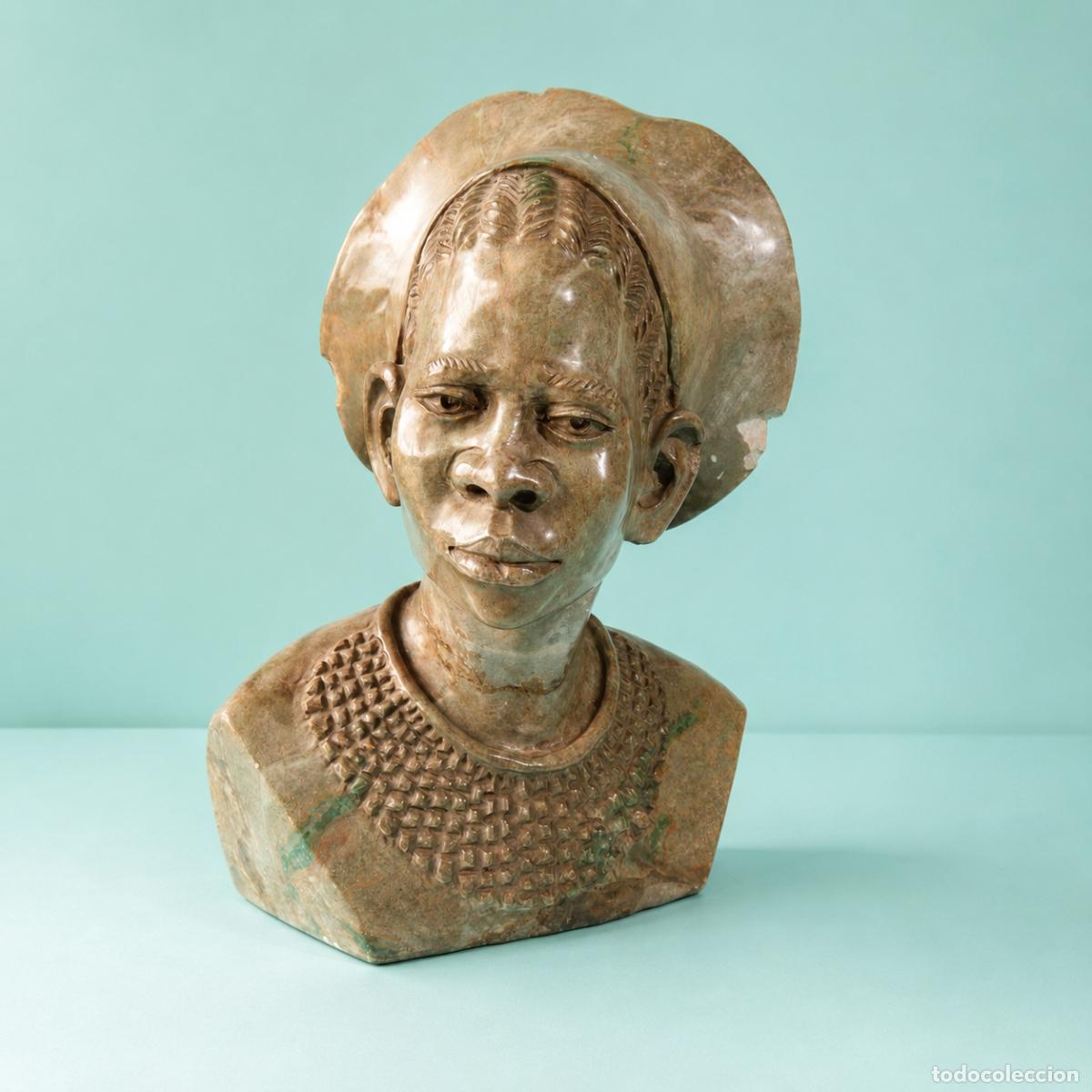 Arte: Escultura africana contempor&aacute;nea en piedra verde tallada a mano, firmada Nicholas Tan