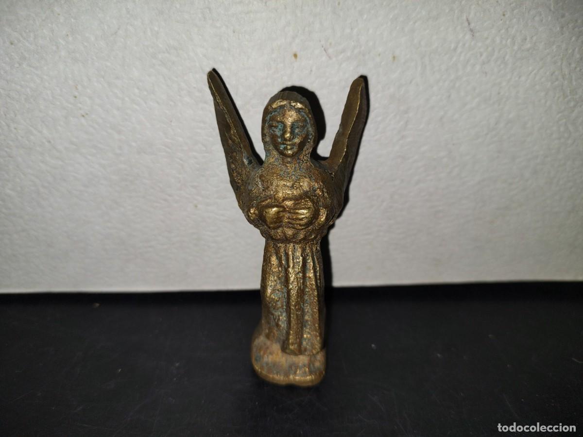 Arte: A5- Figura Maciza De Bronce: &Aacute;ngel Con Alas Semiabiertas Sosteniendo Un Objeto - 50'S - 60'S