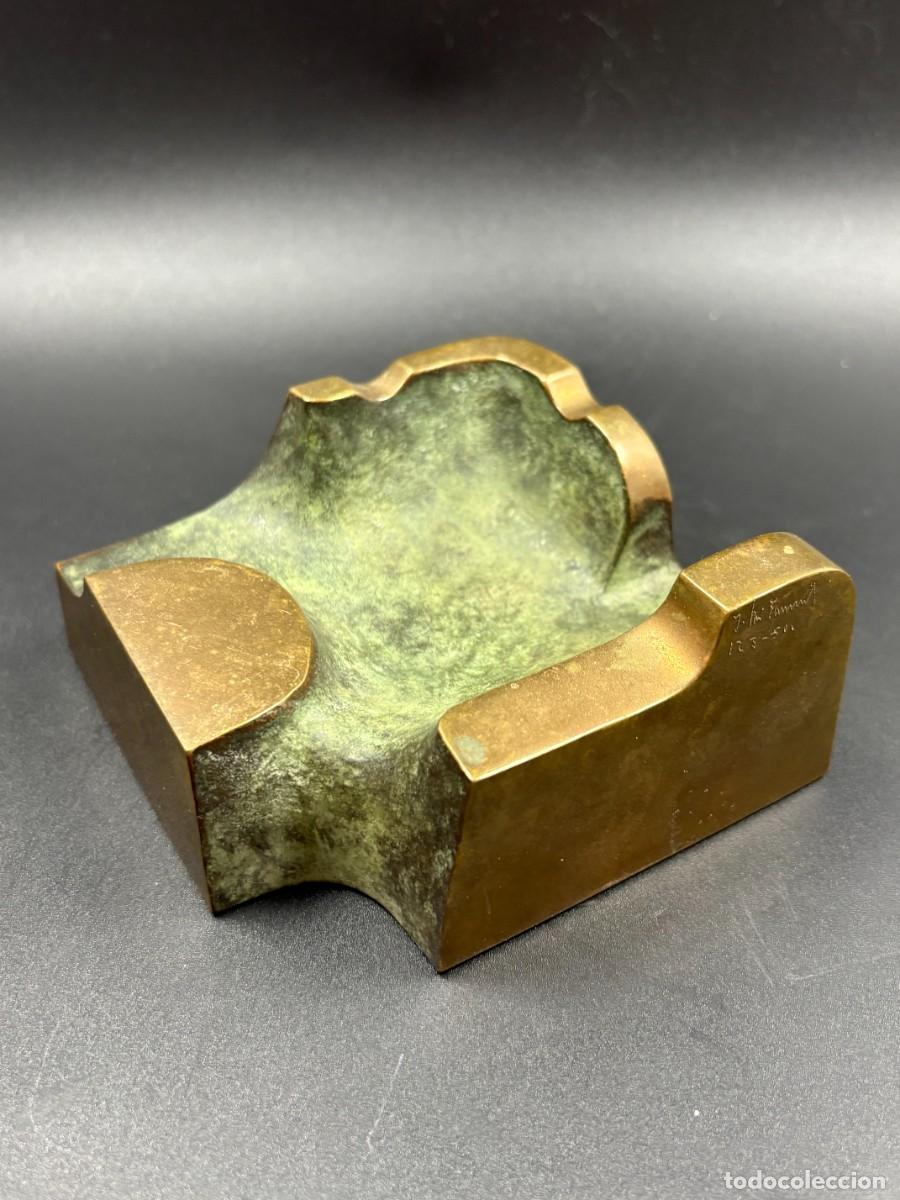 Arte: Escultura abstracta firmada por Jose Luis Fern&aacute;ndez, numerada