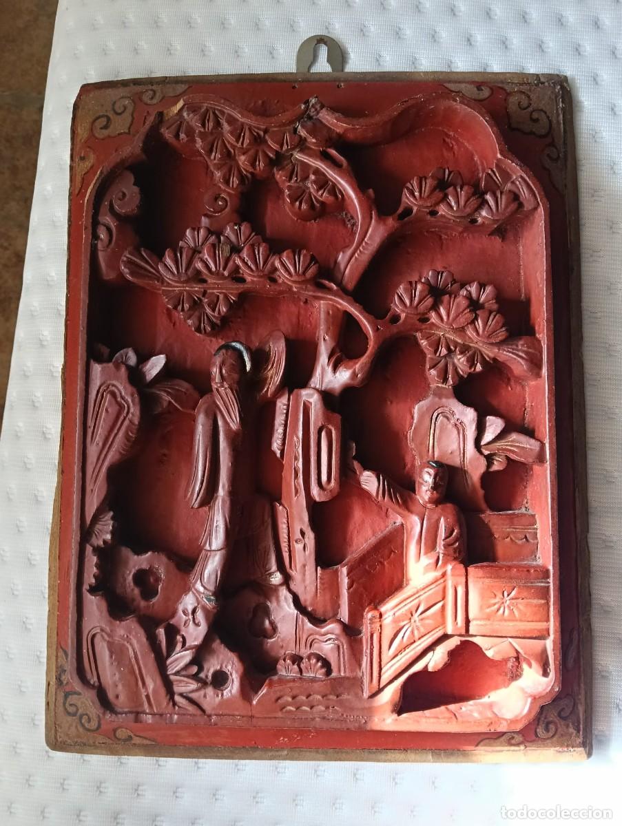 Arte: Panel de laca tallada estilo Cinabrio Chino - Escena tradicional en relieve