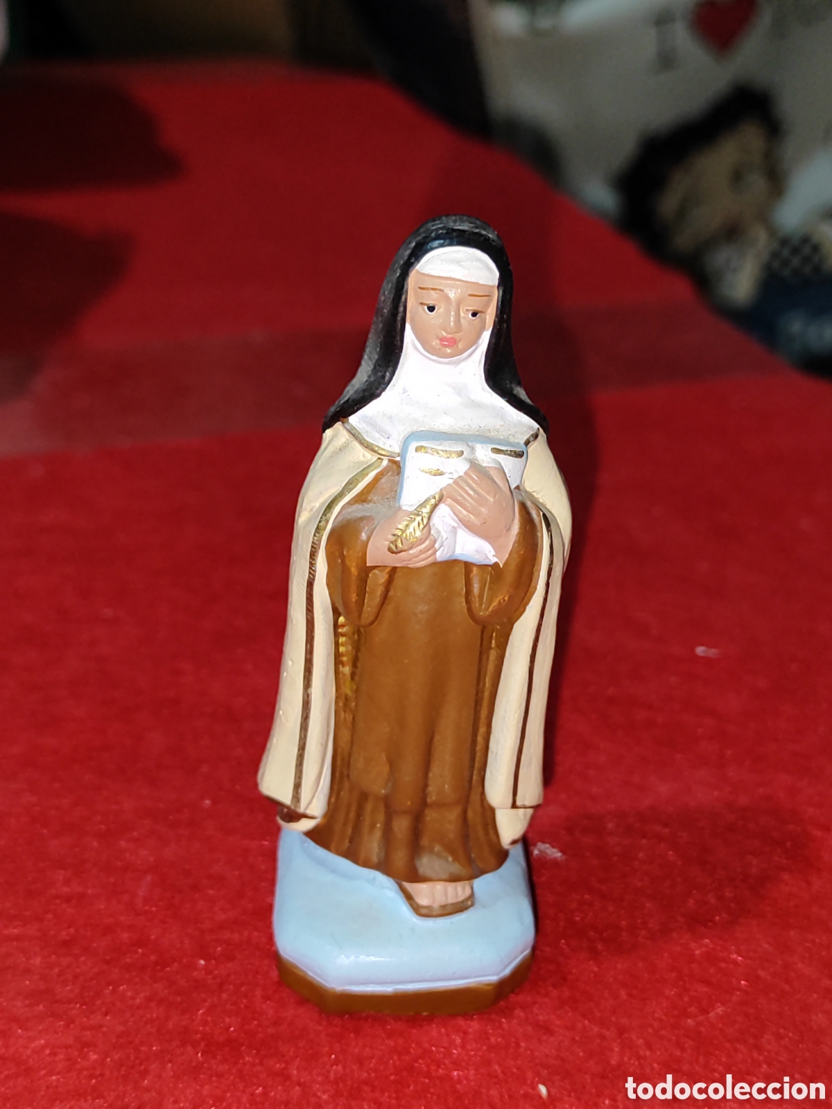 Arte: Peque&ntilde;a imagen de Santa Teresa de Jes&uacute;s en Barro