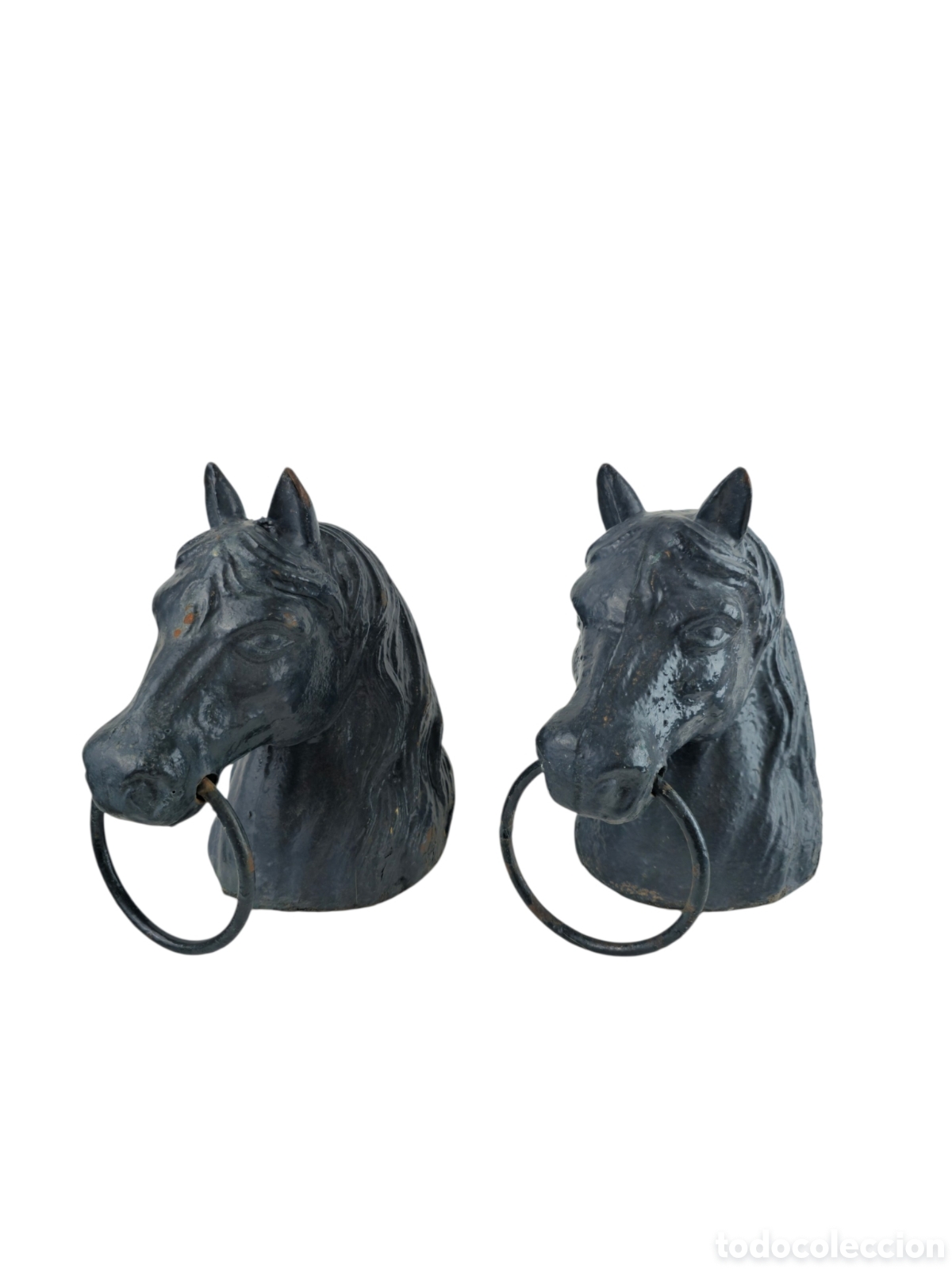 Arte: Par de cabezas de caballo de hierro fundido
