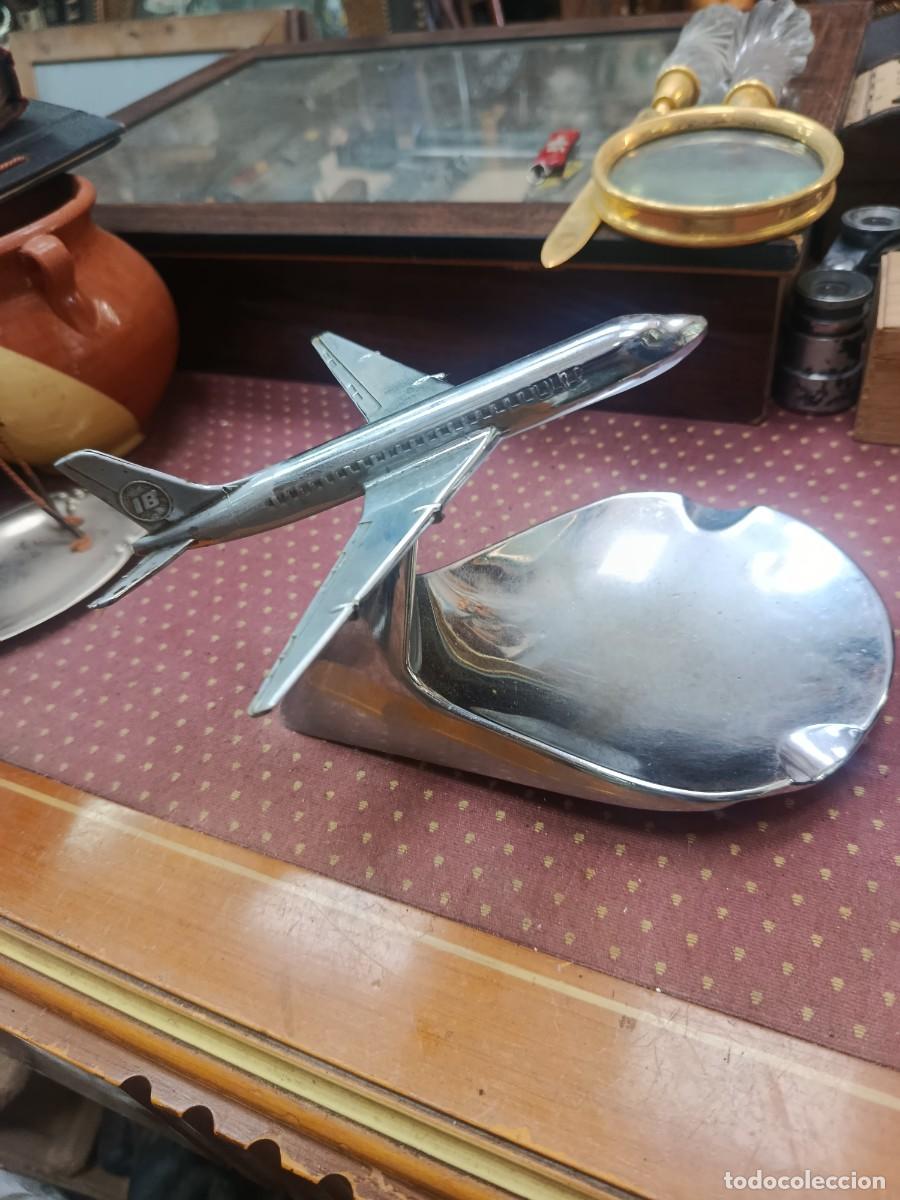 Arte: Precioso cenicero met&aacute;lico con escultura de avi&oacute;n antiguo.IMSA. Iberia