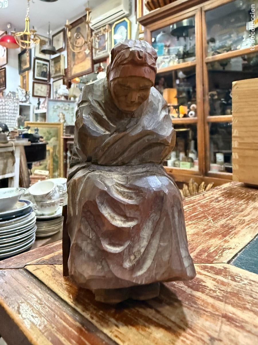 Arte: ANTIGUA ESCULTURA DE ANCIANA EN TALLA DE MADERA - MEDIDA 12 CM