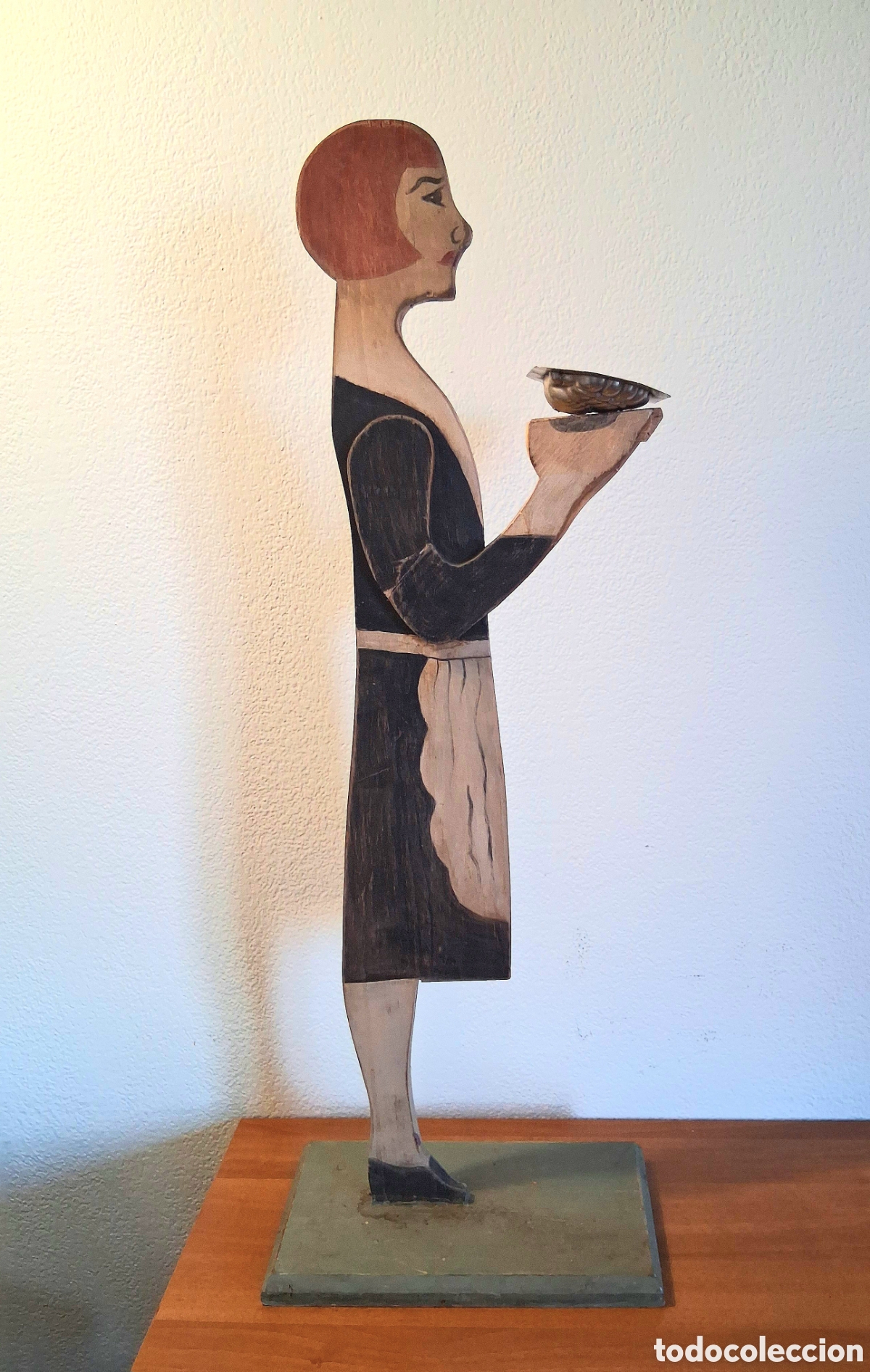 Arte: FIGURA DE CAMARERA ART DEC&Oacute; EN MADERA PINTADA A MANO (96 x base 33) 1935-1940