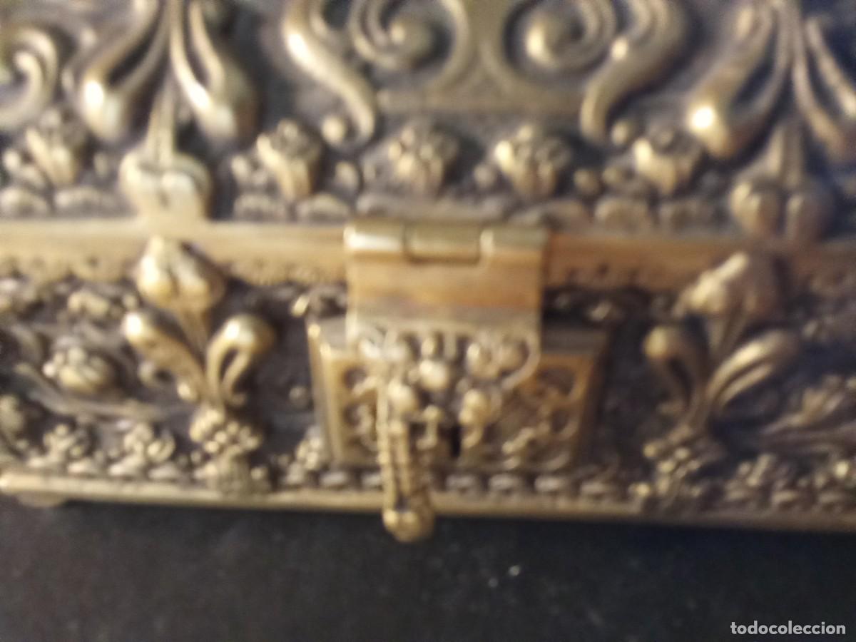 Arte: Cofre de bronce antiguo. - Foto 2