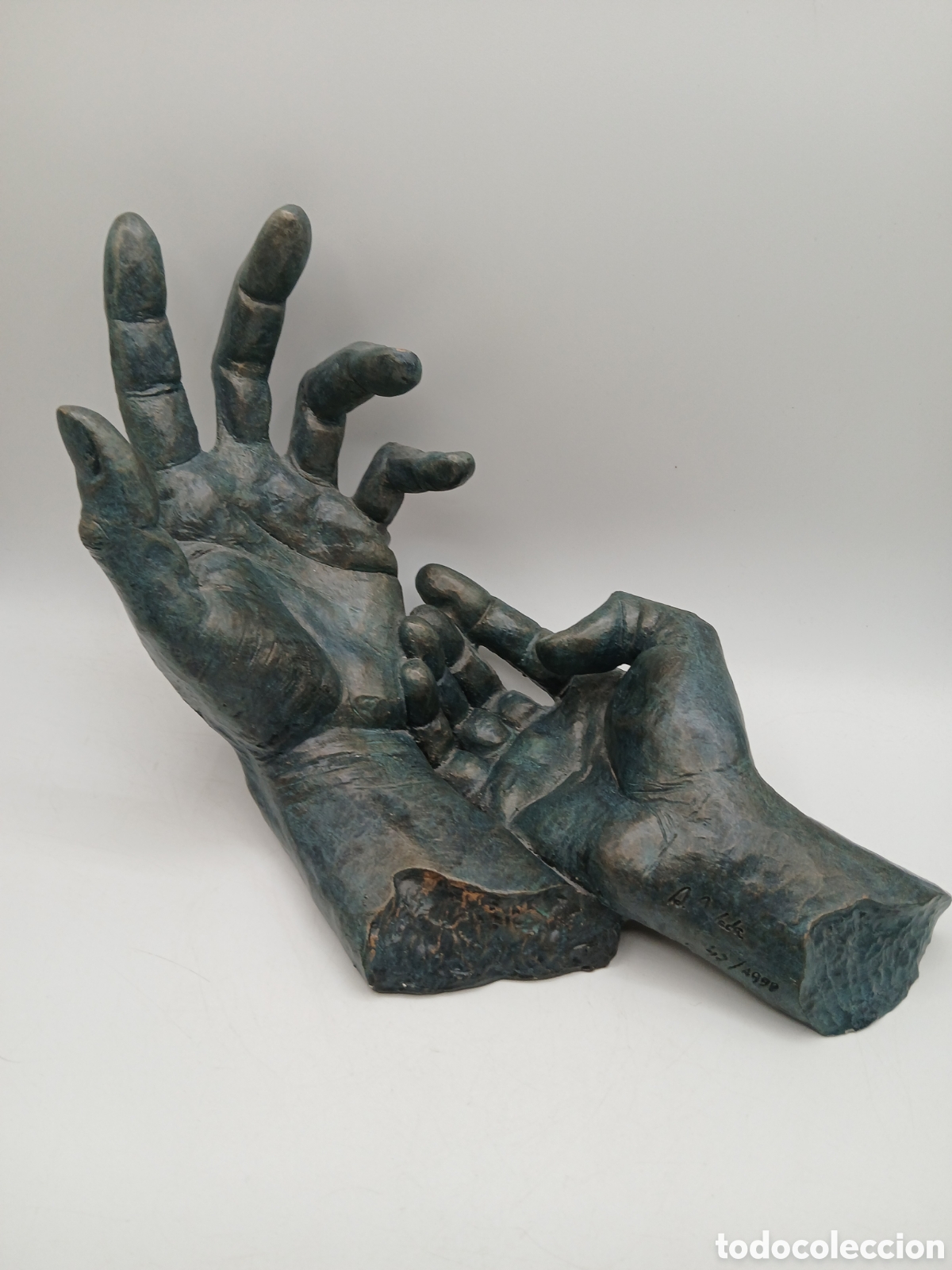 Arte: &Aacute;ngeles Anglada. Alegor&iacute;a de la amistad, numerada. Escultura resina acabado bronce patinado