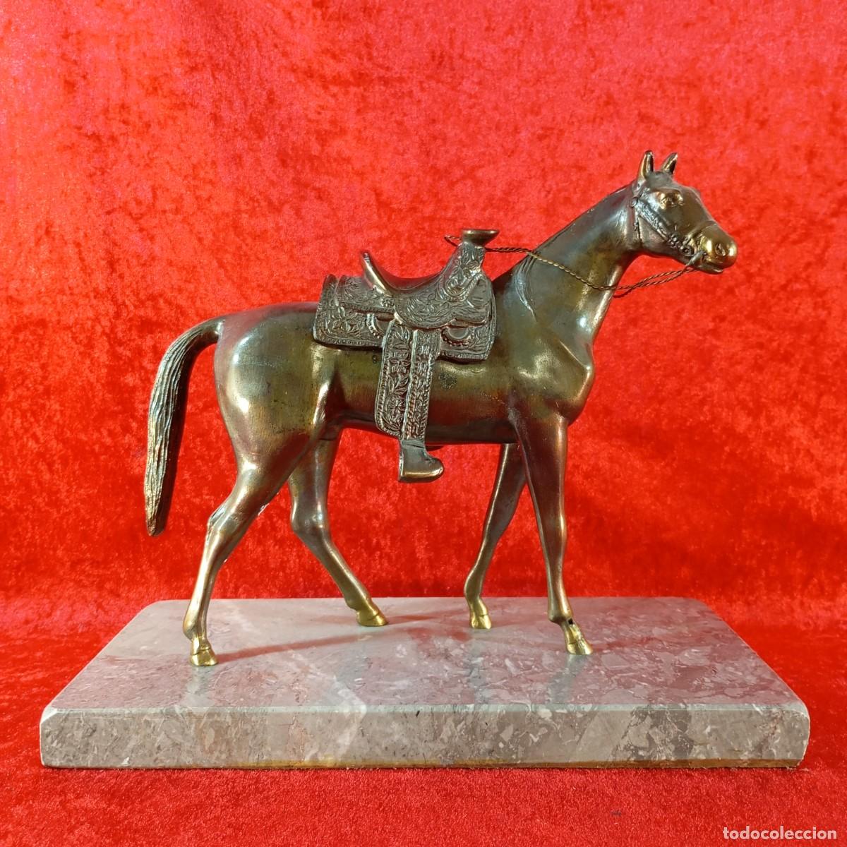 Arte: PRECIOSA ESCULTURA EN FORMA DE CABALLO - DE BRONCE - BASE DE MARMOL - 25 X 30,5 X 14,5 CM
