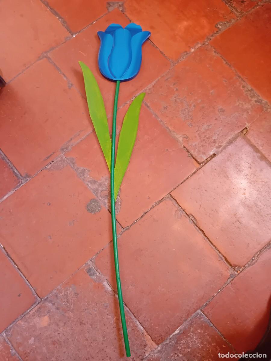 Arte: Tulip&aacute;n de madera, estaca para el jard&iacute;n