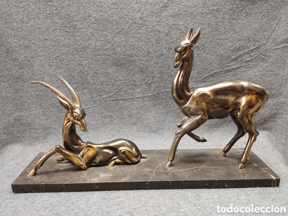 Arte: Escultura estilo Art D&eacute;co (circa 1930), base de m&aacute;rmol 52*13 cm. Calamina dorada?