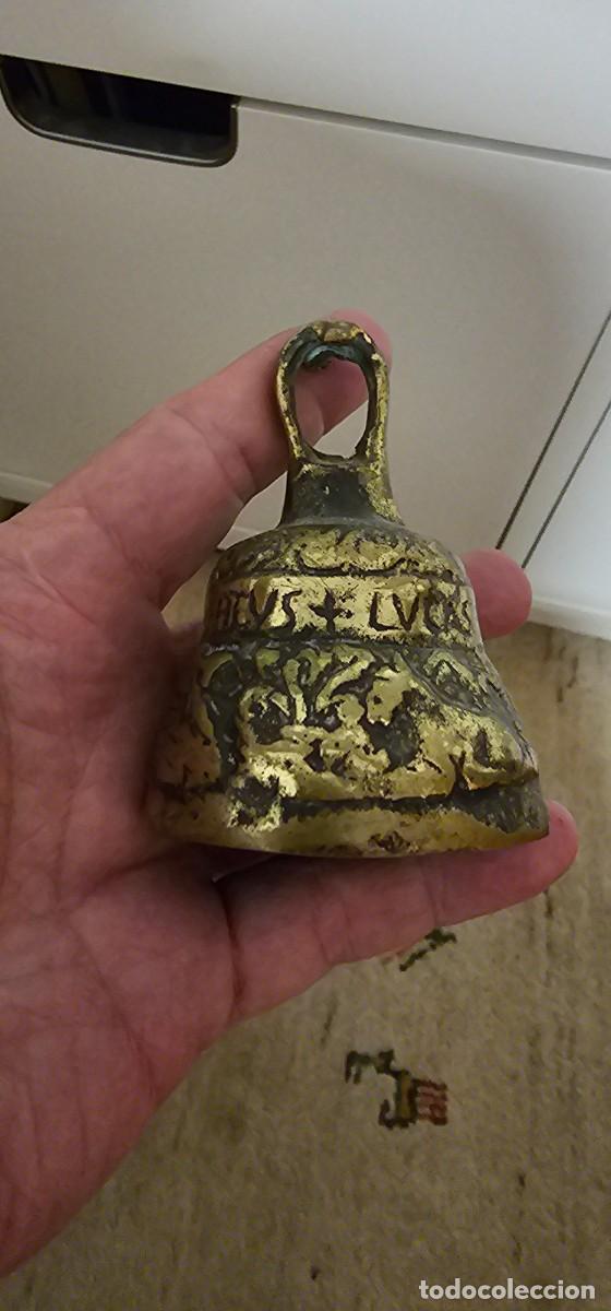 Arte: Muy antigua campana de bronce