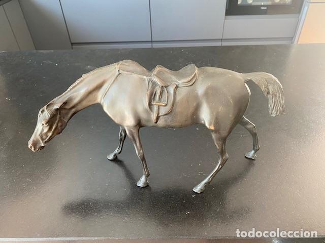 Arte: MAGNIFICA ESCULTURA DE UN CABALLO EN BRONCE.