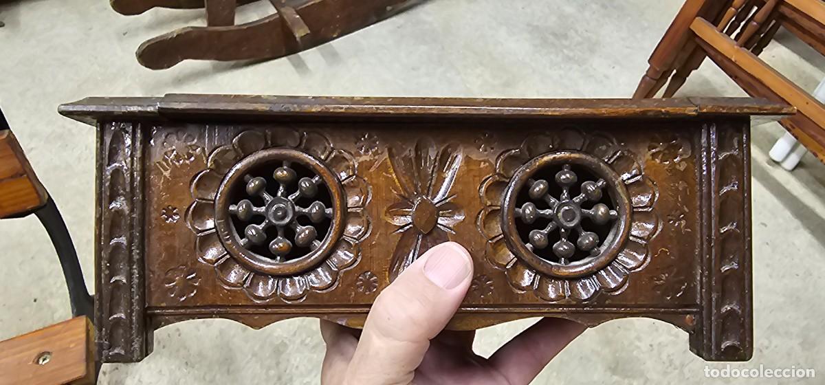 Arte: Peque&ntilde;a arqueta vasca muy tallada y antigua