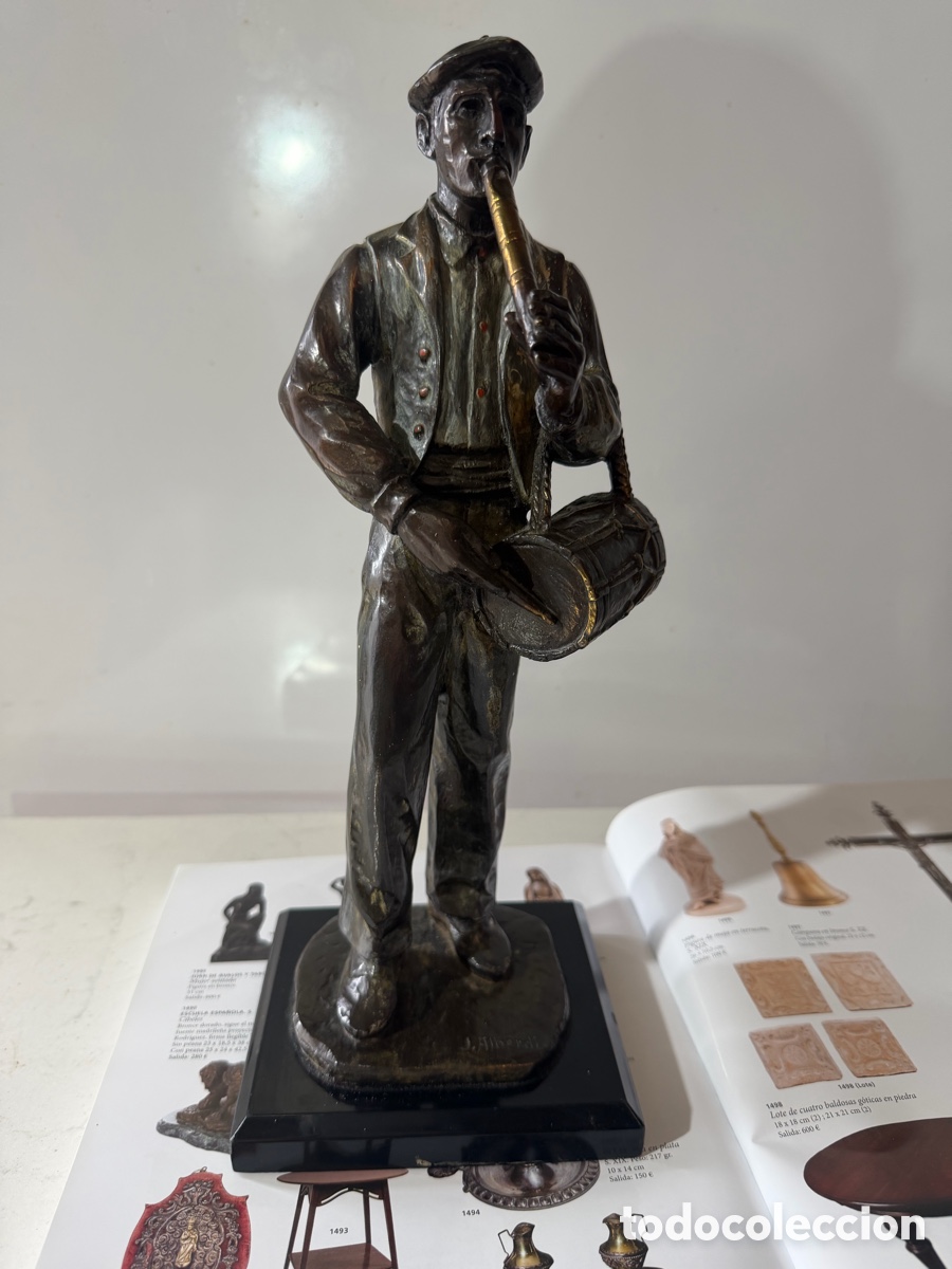 Arte: Escultura Txistulari Bronce J. Alberdi.