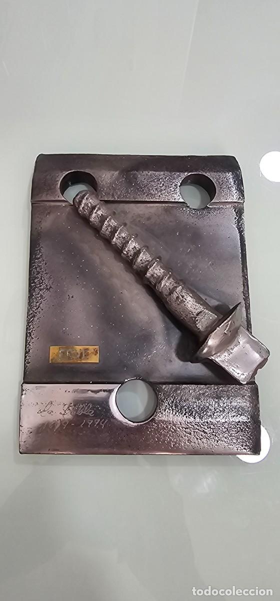 Arte: Especial pisapapeles hierro con tornillo de la Robla ferrocarril FEVE