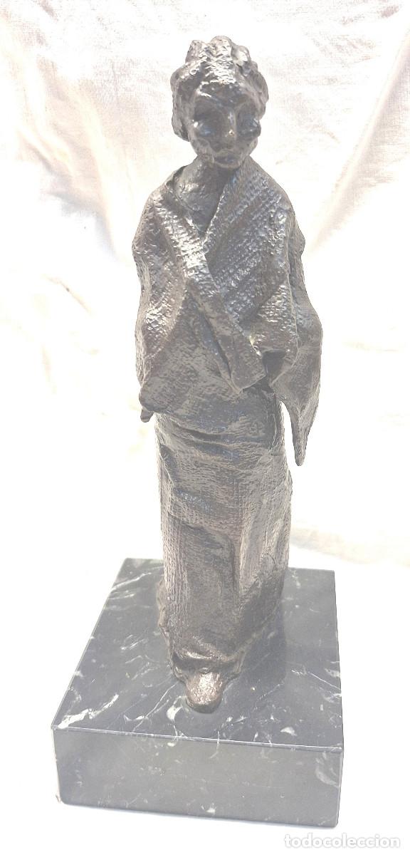 Arte: Mujer Escultura Bronce de Angles. Med. 30 cm