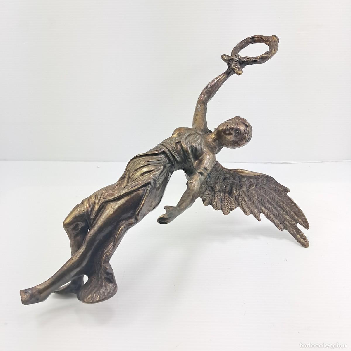 Arte: Statuetta &nbsp;in ottone che rappresenta la&nbsp;&nbsp;VITTORIA ALATA &nbsp;con corona d' alloro