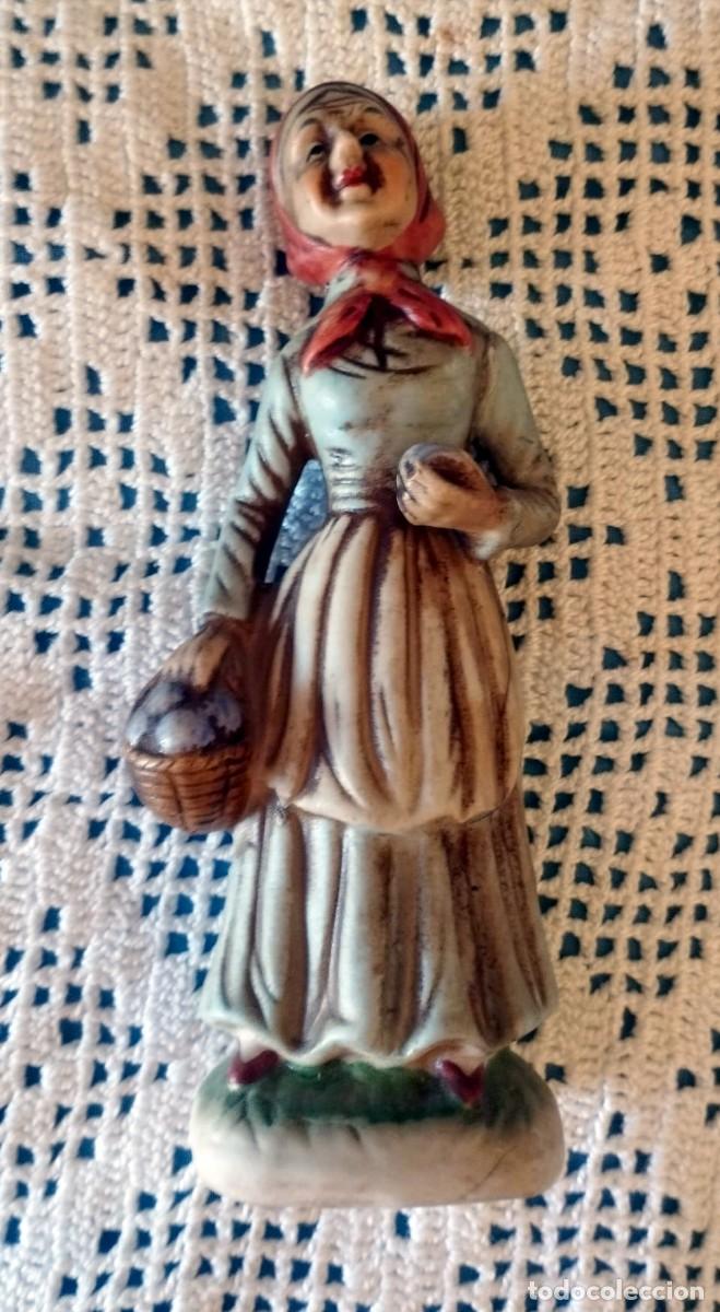 Arte: Figura Vintage de Porcelana Biscuit - Anciana Campesina
