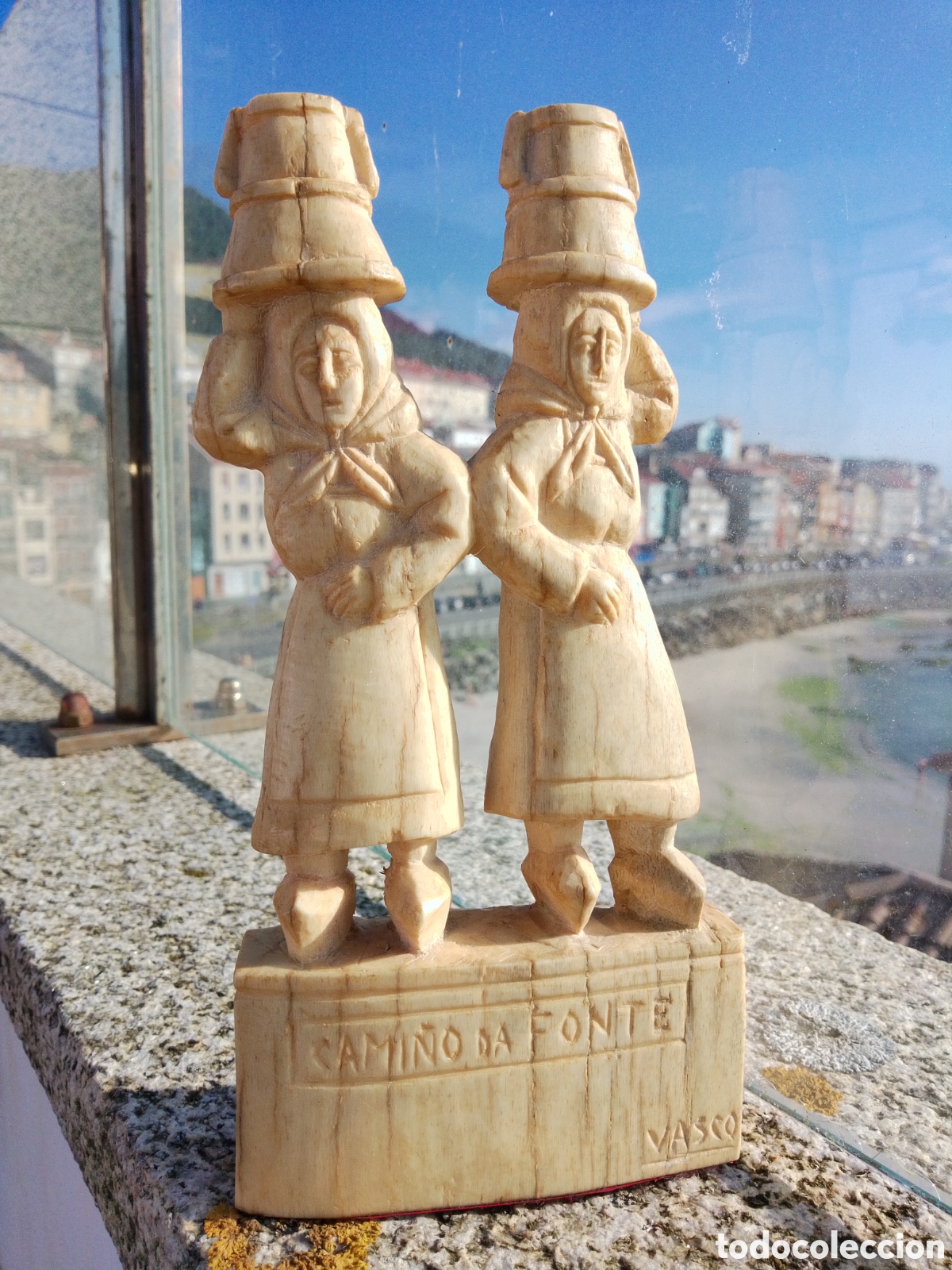 Arte: GALICIA Talla en osamenta cachalote de Jos&eacute; Vasco Seijo CAMI&Ntilde;O DA FONTE